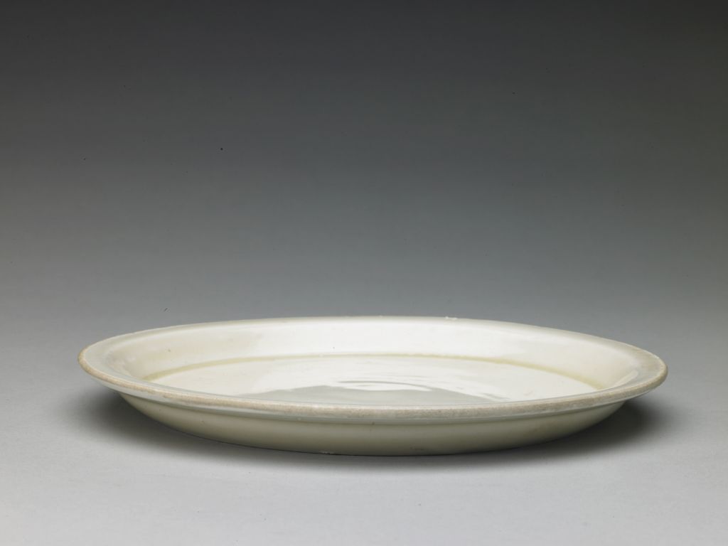 图片[1]-Ding Kiln White Glaze Gold Folding Plate-China Archive